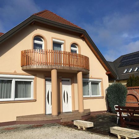 Gitta Apartman Бік Екстер'єр фото