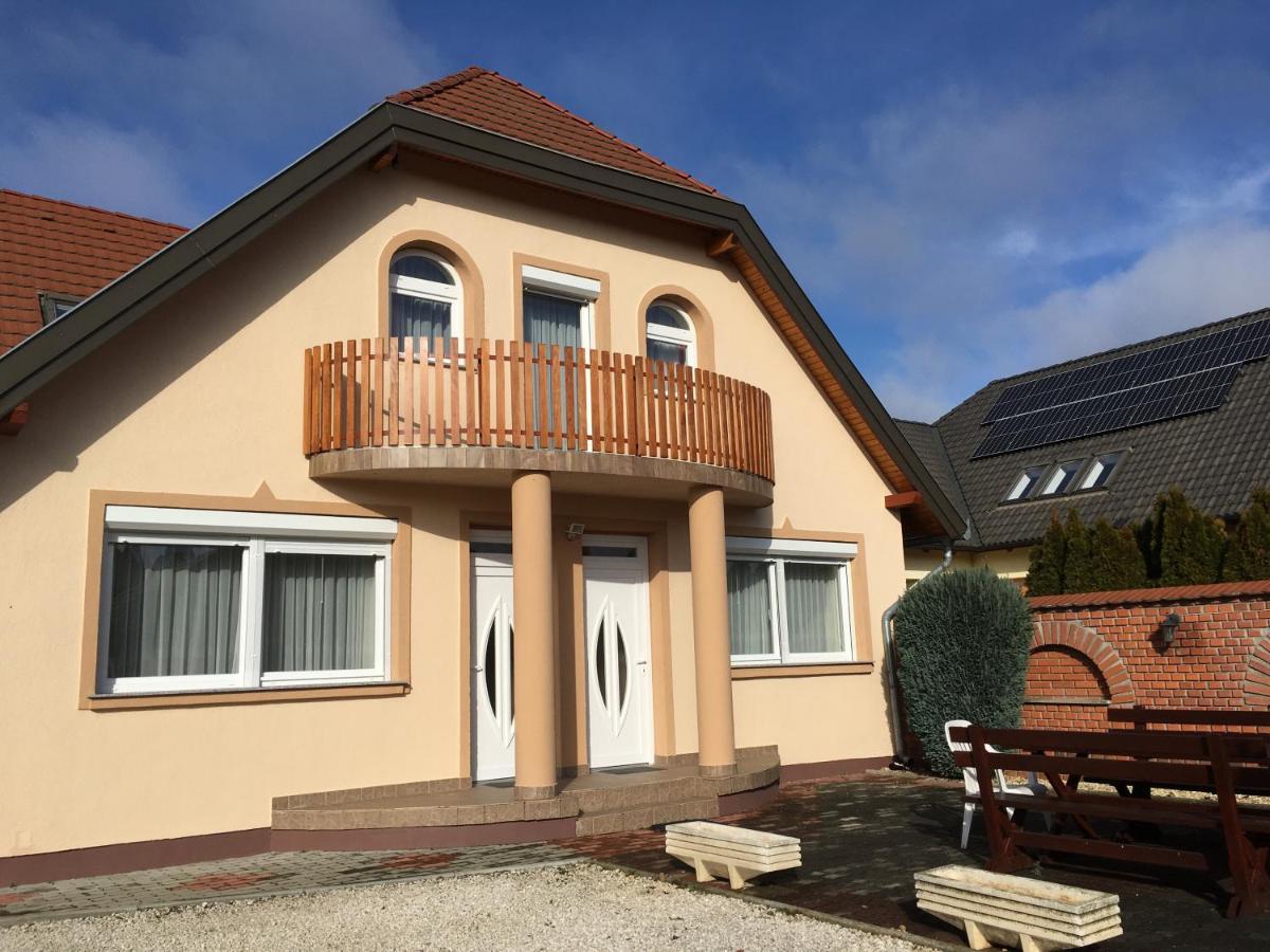 Gitta Apartman Бік Екстер'єр фото