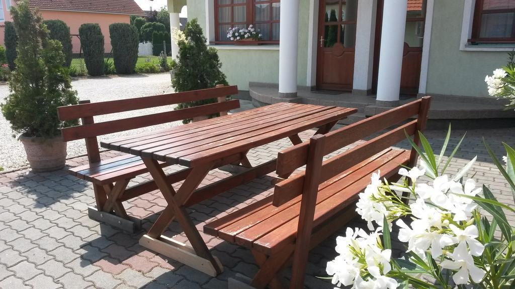 Gitta Apartman Бік Екстер'єр фото