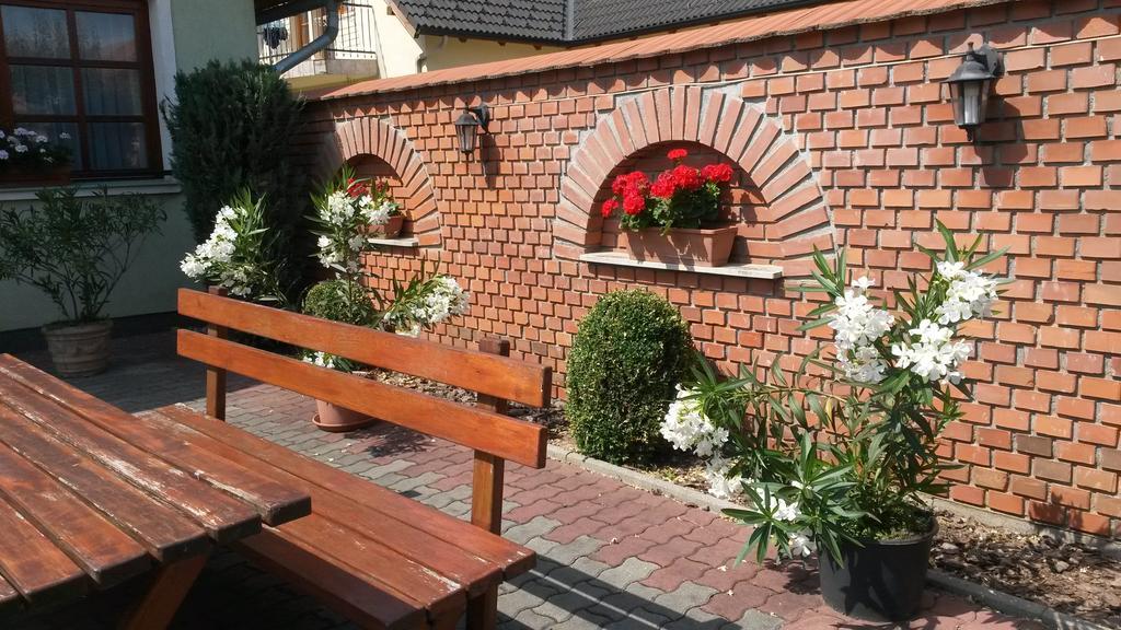 Gitta Apartman Бік Екстер'єр фото