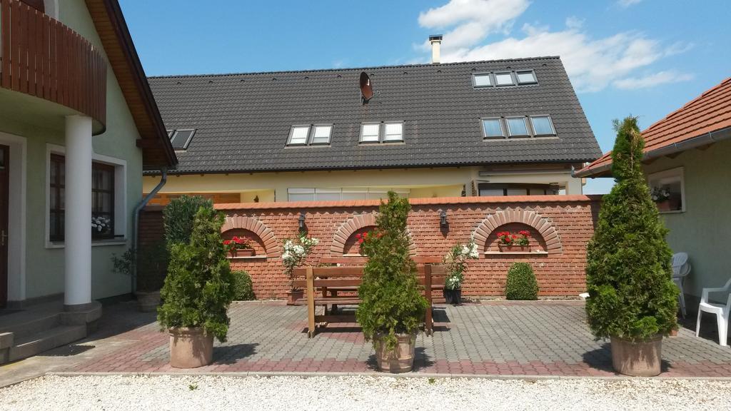 Gitta Apartman Бік Екстер'єр фото