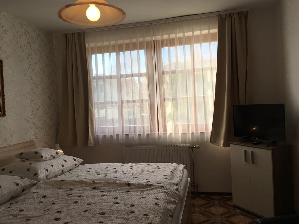 Gitta Apartman Бік Екстер'єр фото